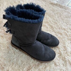 Ugg Bailey Bow II Boots fur Lined High Top Navy Blue size 8 suede round toe